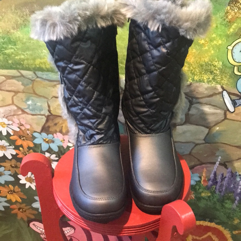 Snow boots